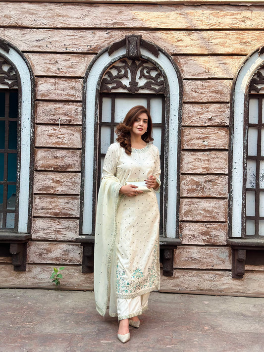 Off White Affair - 3pcs Silk Kurta Set